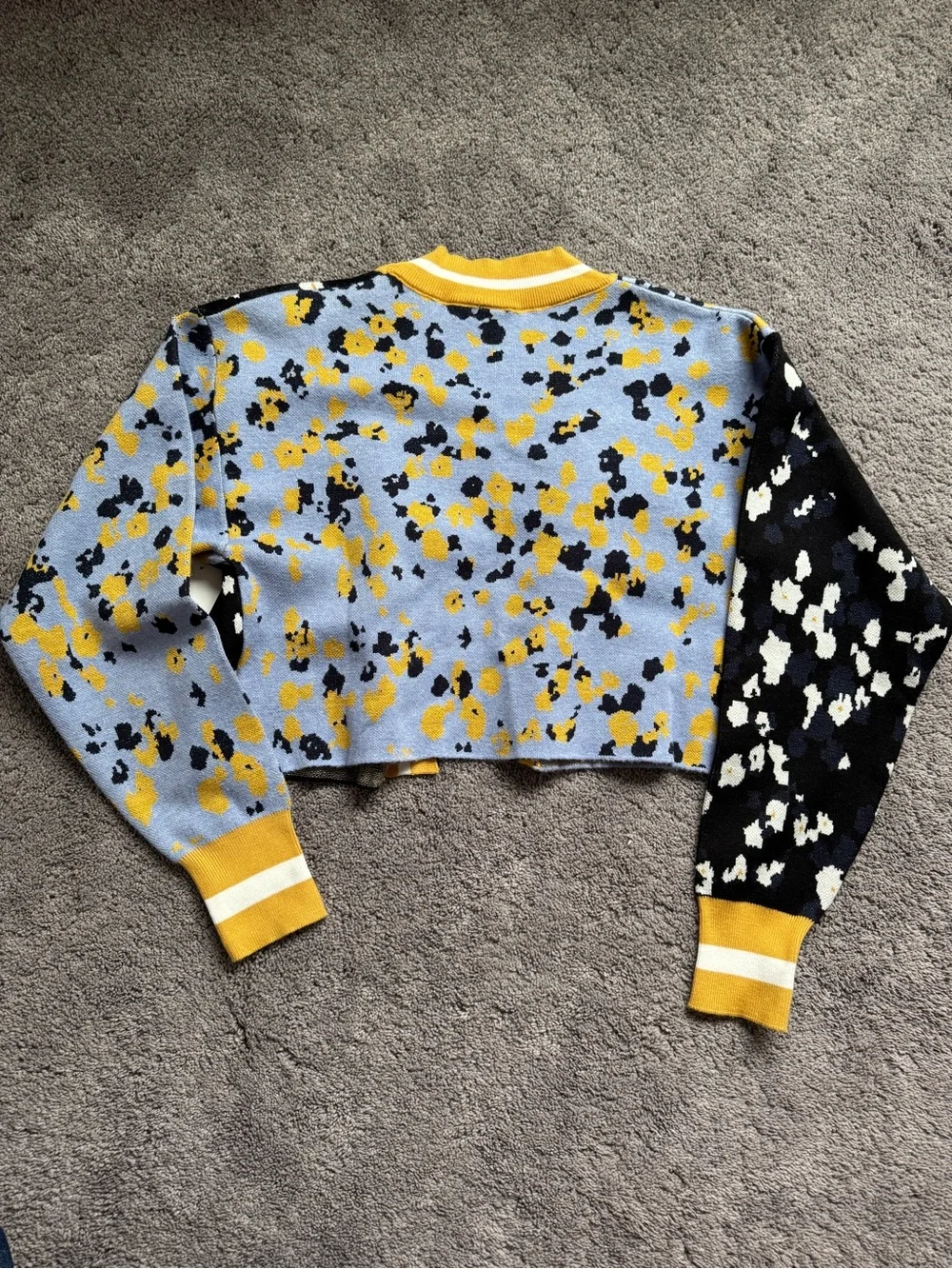 SAACHI Blue Black Gold Floral Colorblock Cropped Cardigan One size Crop style